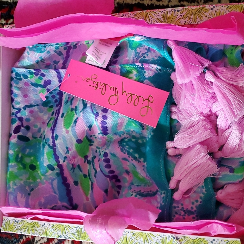 NWT Lilly Pulitzer Resort Scarf in box